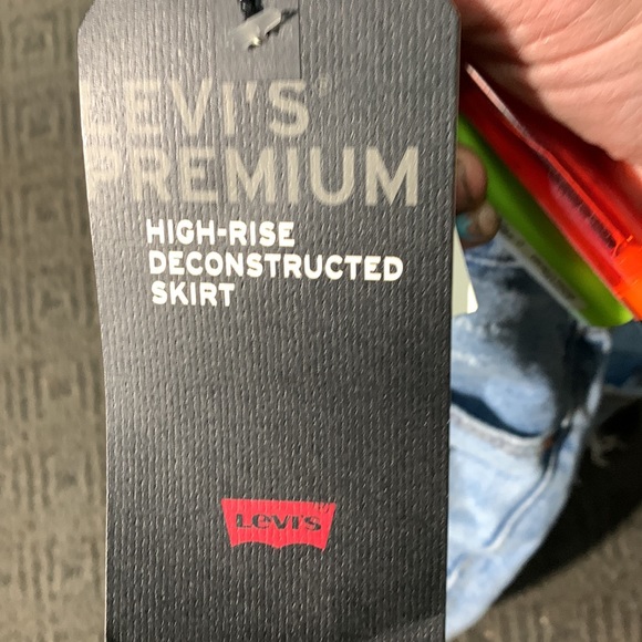 Levi’s Size 28 high rise deconstructed skirt - Picture 4 of 6